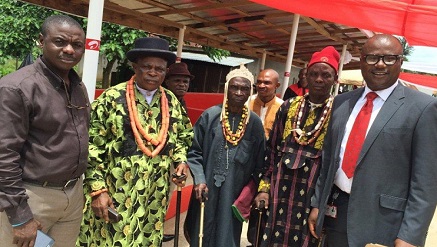 ‎ (L-R) Aji Okorougo, site acquisition manager (South), HRH Eze G.O. Onwuka,Ochimba of Okehi Etche, Eze Michael Manugba, Umuogbuyi of Umuochiomo, Chief Daniel Nwogu, Ochimba of Agbalu/Umugwu, Peter Mbuba Regional Trade & Activations Manager South during the commissioning ceremony of Etche Market, Okehi in Rivers State recently‎